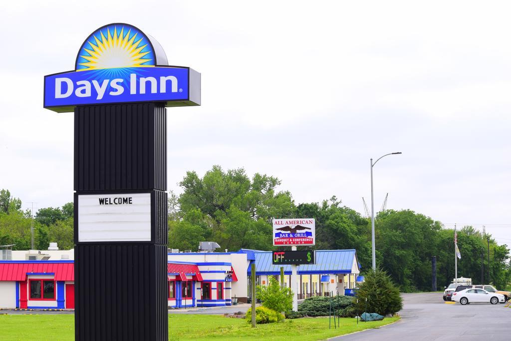 Days Inn By Wyndham Rock Falls Esterno foto